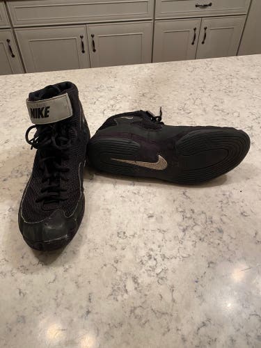 Used Nike Wrestling Inflicts