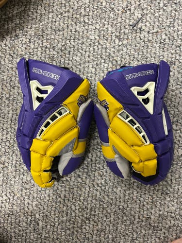 UAlbany Team Issued Maverik Goalie  Gloves