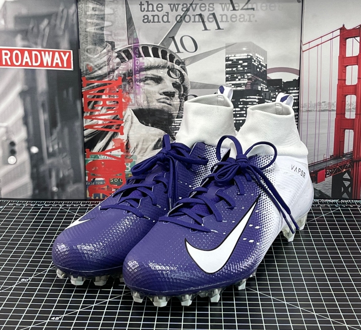 Nike Men's Vapor Untouchable Pro 3 White Purple Football Cleats Size 15 US NEW