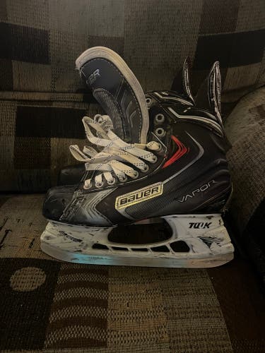 Pro Stock Size 7.5 Bauer Vapor X90 Hockey Skates