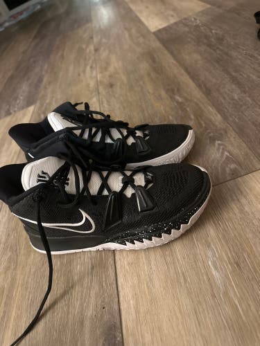 Men's Size 7.5 (Women's 8.5) Nike Kyrie 7 Shoes