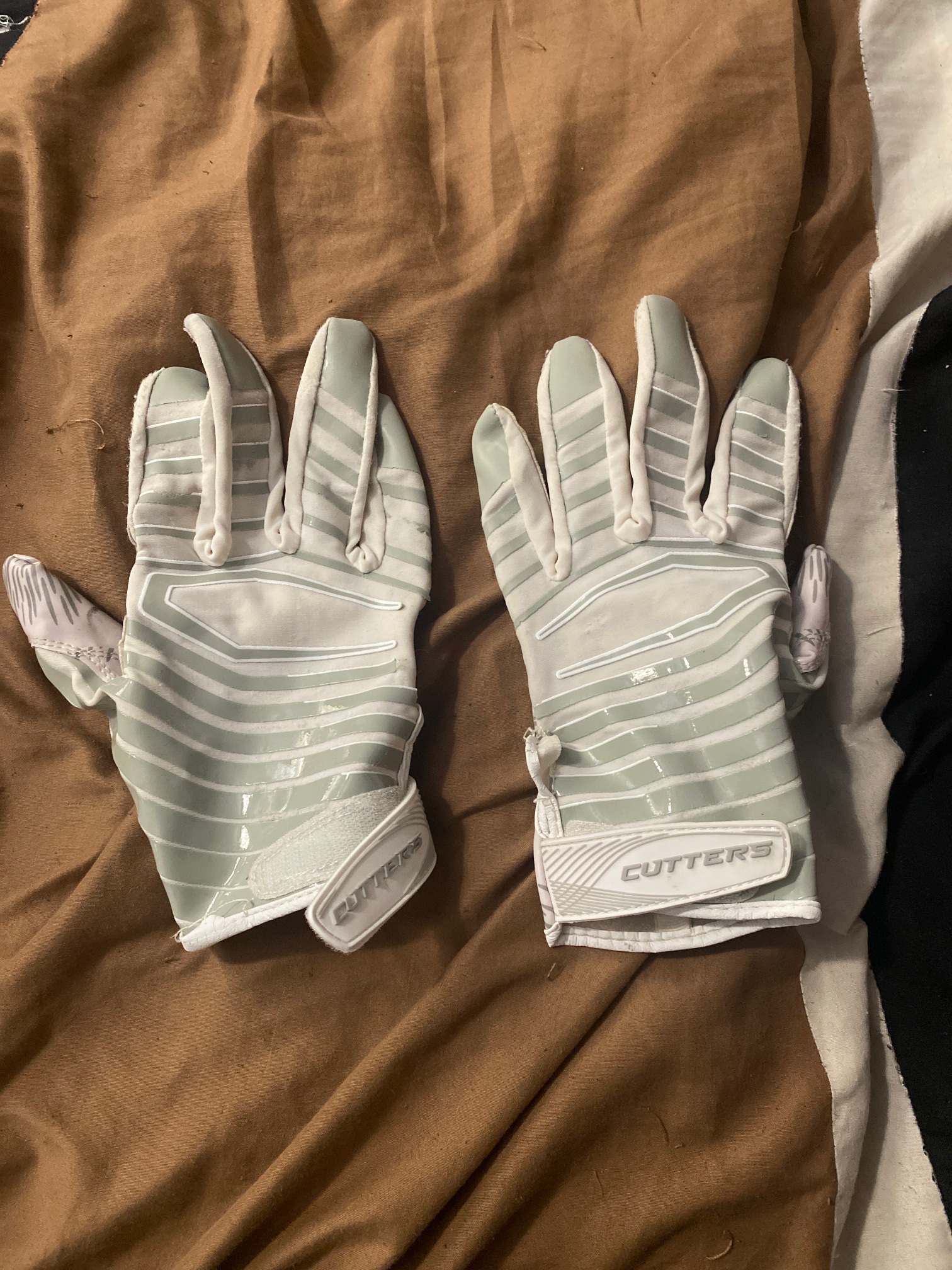 White Used Adult XL Cutters Rev 3.0 Gloves