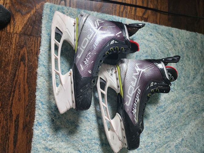 Senior Used Bauer Vapor Hyperlite Hockey Skates Regular Width Size 9 - Avoid seller @viya