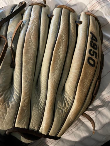 2018  12.5" A950 Softball Glove