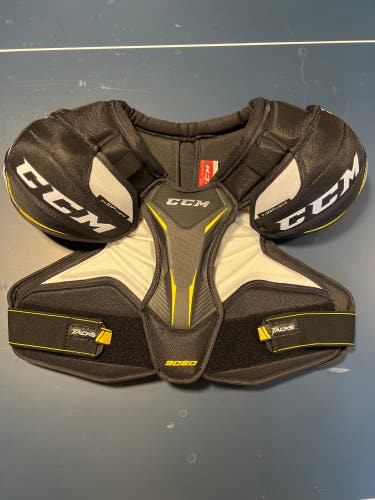 New Large CCM Tacks 9060 Shoulder Pads