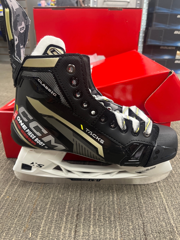 New CCM Regular Width Size 6.5 Tacks Hockey Skates