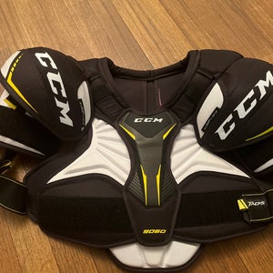 New Large CCM Tacks 9060 Shoulder Pads