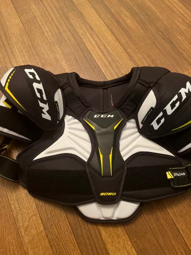 New Large CCM Tacks 9060 Shoulder Pads