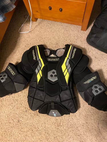 Used XL Vaughn VE8 Pro Carbon Goalie Chest Protector