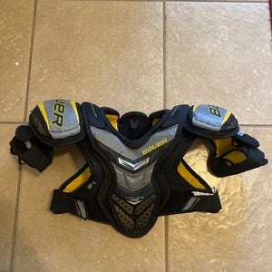 Medium Bauer Supreme TotalOne MX3 Shoulder Pads