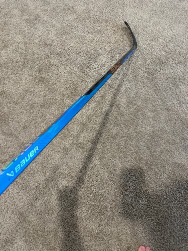 Senior Right Handed P28  Nexus Sync Hockey Stick