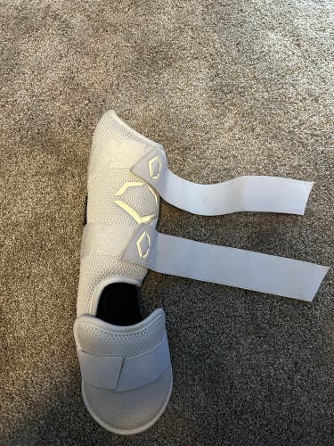 White Used Senior EvoShield Shin Guards Leg guard