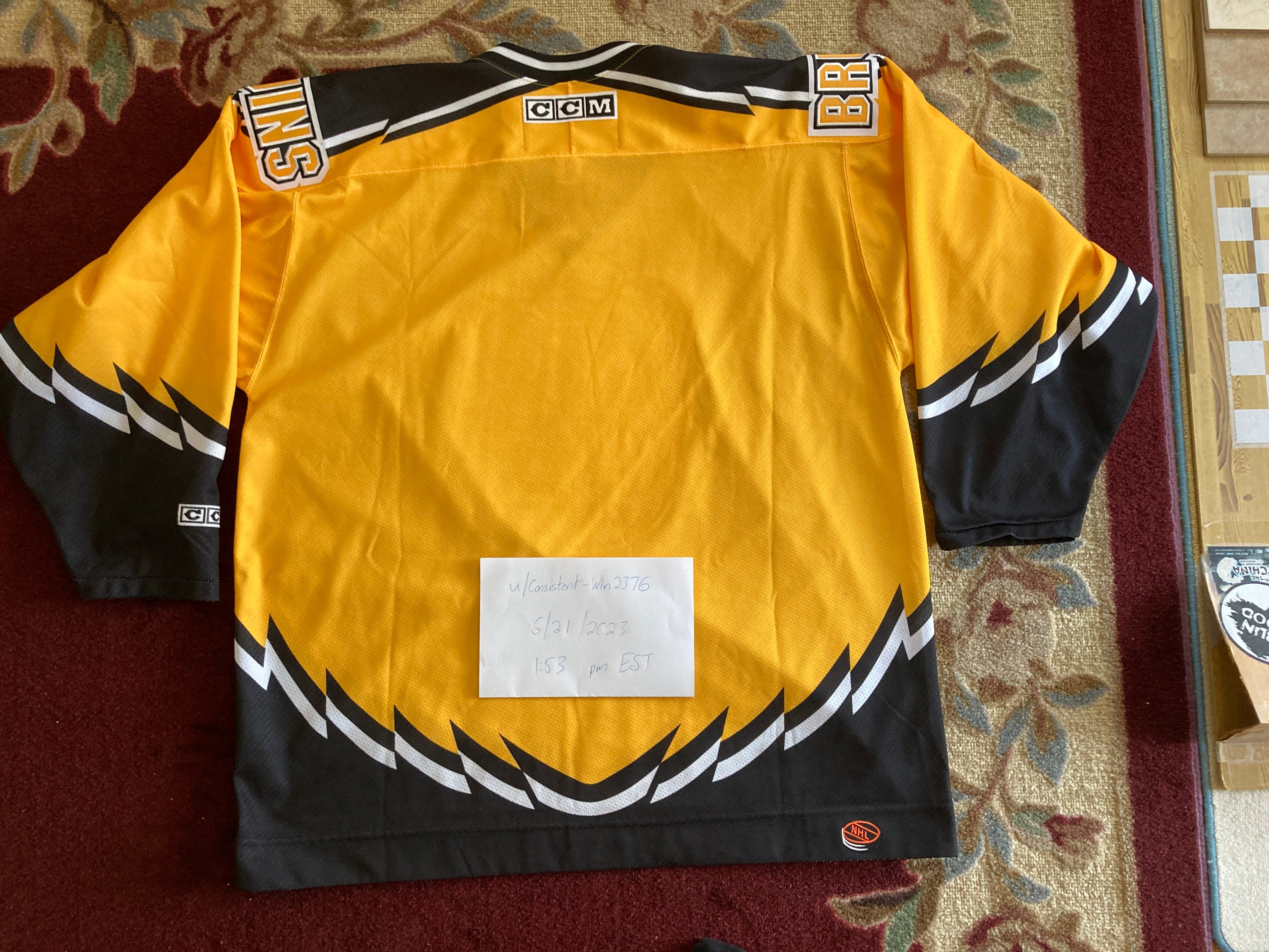 CCM NHL Hockey Men's Boston Bruins Vintage Graphics Short Sleeve T-Shirt,  Yellow 
