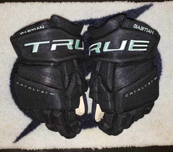 Seattle Kraken New True Catalyst 9X Gloves 14"