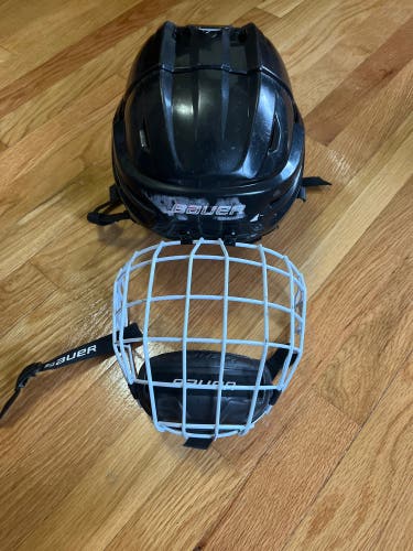 Used Medium Bauer  Re-Akt 95 Helmet