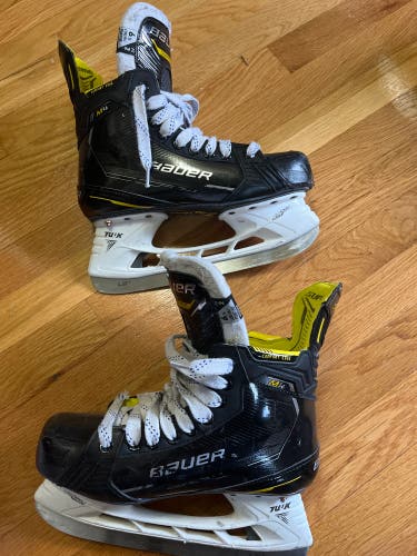 Intermediate Bauer Regular Width  Size 6.5 Supreme M4 Hockey Skates