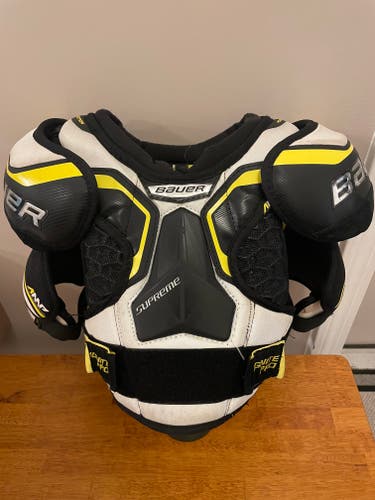 Junior Used Large Bauer Supreme Ignite Pro Shoulder Pads
