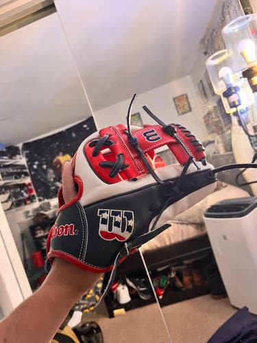 Used Infield 11.5" A2000 Baseball Glove