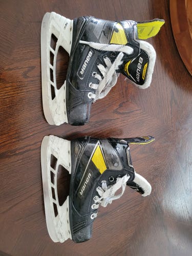 Youth Used Bauer Supreme 3S Pro Hockey Skates Regular Width Size 13.5