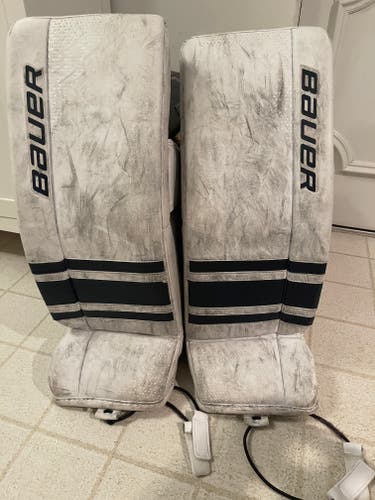 Used Junior Medium 28+ Bauer Gsx Goalie Leg Pads