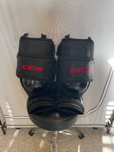 Ccm Intermediate knee guards