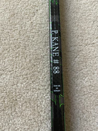 *RARE* NEW Patrick Kane Pro Stock Bauer Supreme ADV LH Custom Curve 95 Flex