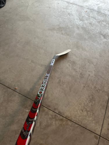 Senior Right Handed P29  JetSpeed FT5 Pro Hockey Stick