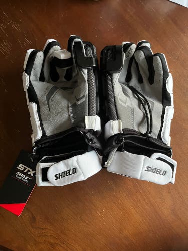 New Goalie STX Extra Large Shield 500 Lacrosse Gloves