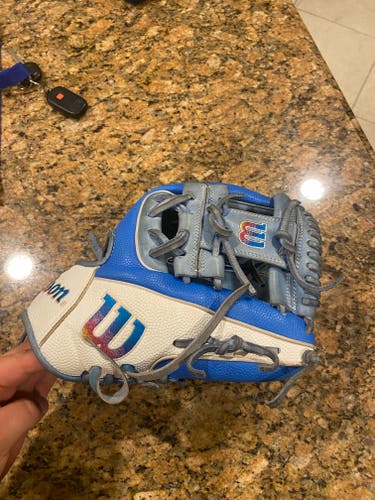 Used Wilson Infield Right Hand Throw A2000 Baseball Glove 11.5"