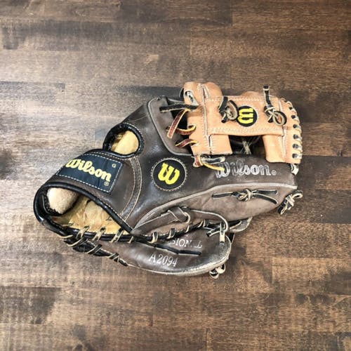 Wilson A2094 10.5” Baseball Glove Black Right Hand Throw Mitt