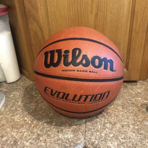 Wilson Evolution Basketball 29.5” INDOOR OFFICIAL GAME BALL