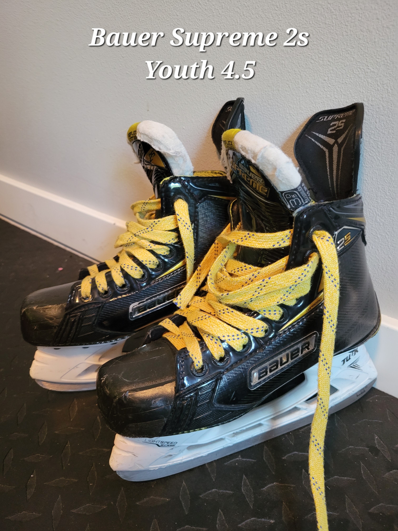 Junior Used Bauer Supreme 2S Hockey Skates Size 4.5
