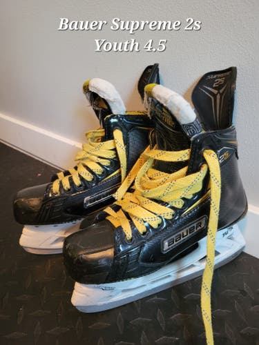 Junior Used Bauer Supreme 2S Hockey Skates Size 3.5