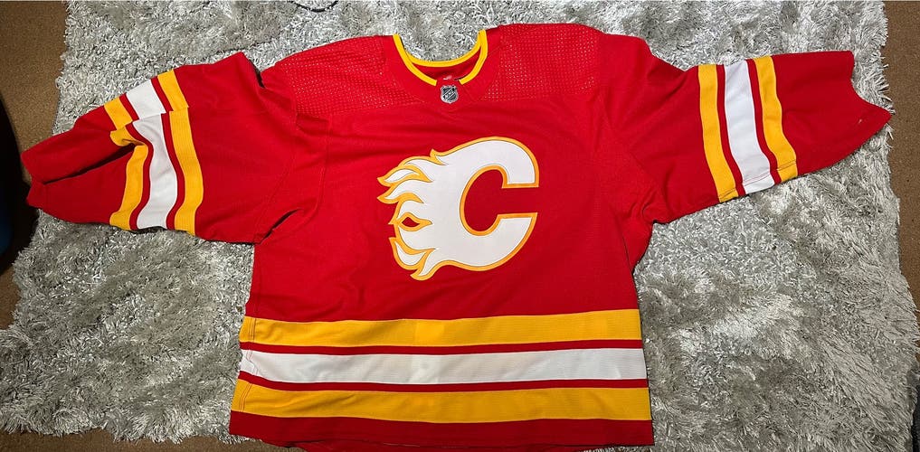 Adidas Made in Canada Goalie cut 58G Calgary flames game jersey