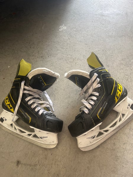 Used CCM Regular Width Size 4 Super Tacks 9370 Hockey Skates