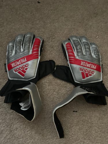 Adidas predator gloves junior size