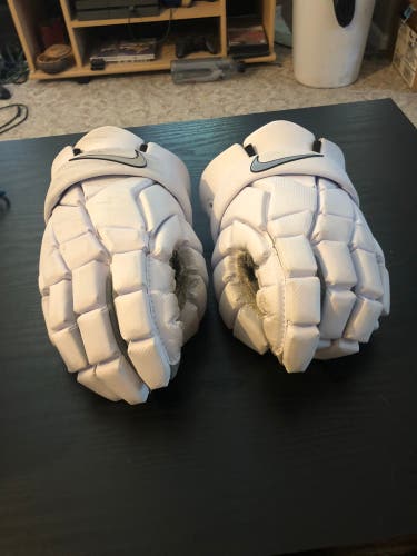 Used Nike 12" Vapor Lacrosse Gloves
