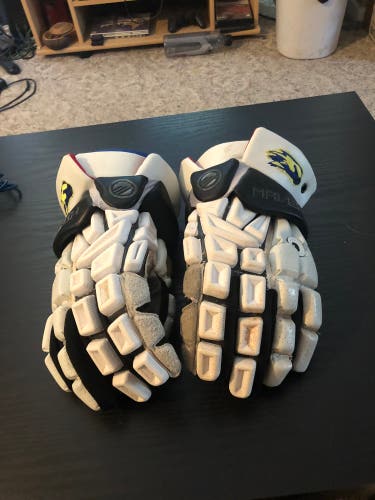 Used Maverik Gloves
