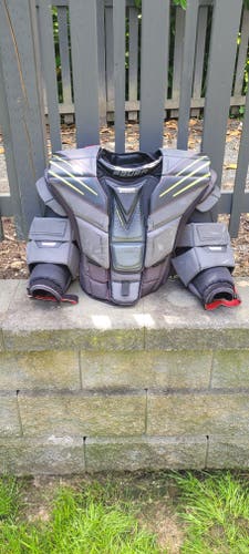 Used Medium Bauer Hyperlite Goalie Chest Protector
