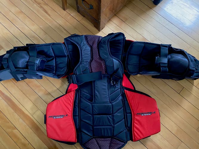 New Medium CCM Extreme Flex Shield E2.9 Goalie Chest Protector