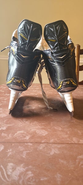 Intermediate Used Bauer Supreme 2S Hockey Skates Regular Width Size 4.5