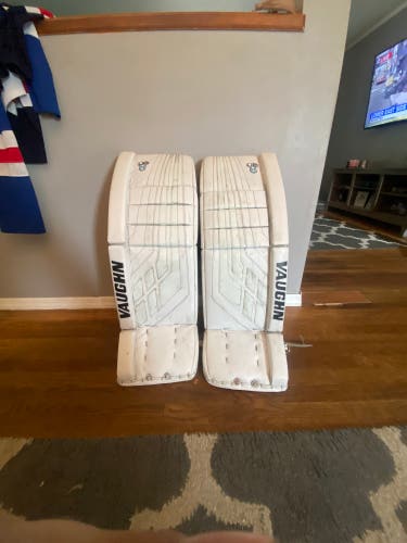 33" Vaughn  Velocity VE8 Goalie Leg Pads
