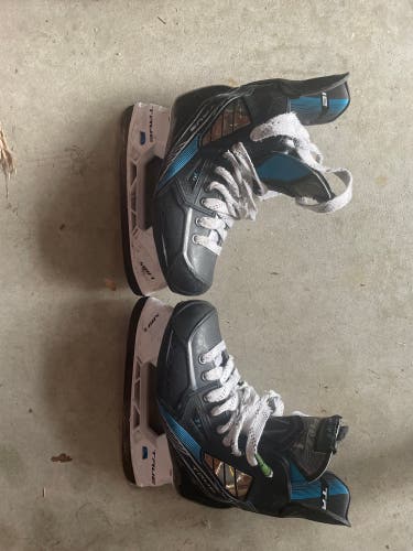 Youth True Size 2.5 TF9 Hockey Skates