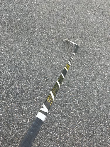Senior Right Handed P14  Supreme 2S Pro Hockey Stick