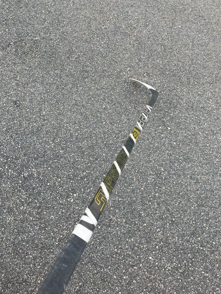 Senior Right Handed P14 Supreme 2S Pro Hockey Stick