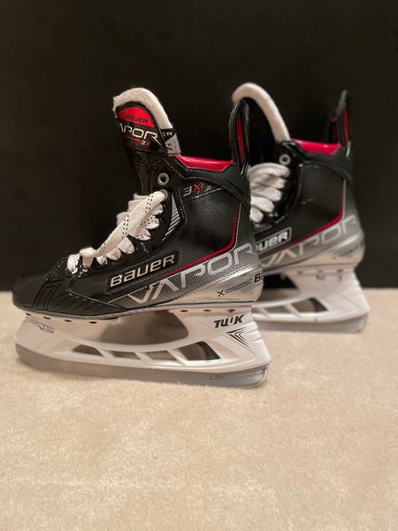 Senior Bauer Regular Width Size 7.5 Vapor 3X Hockey Skates- Great Condition!