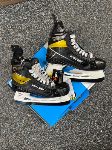 New Bauer Regular Width 246 mm  Size 5 Supreme UltraSonic Hockey Skates