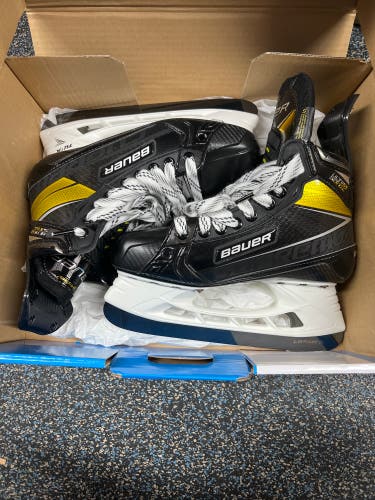New Bauer Regular Width 246 mm  Size 5 Supreme UltraSonic Hockey Skates