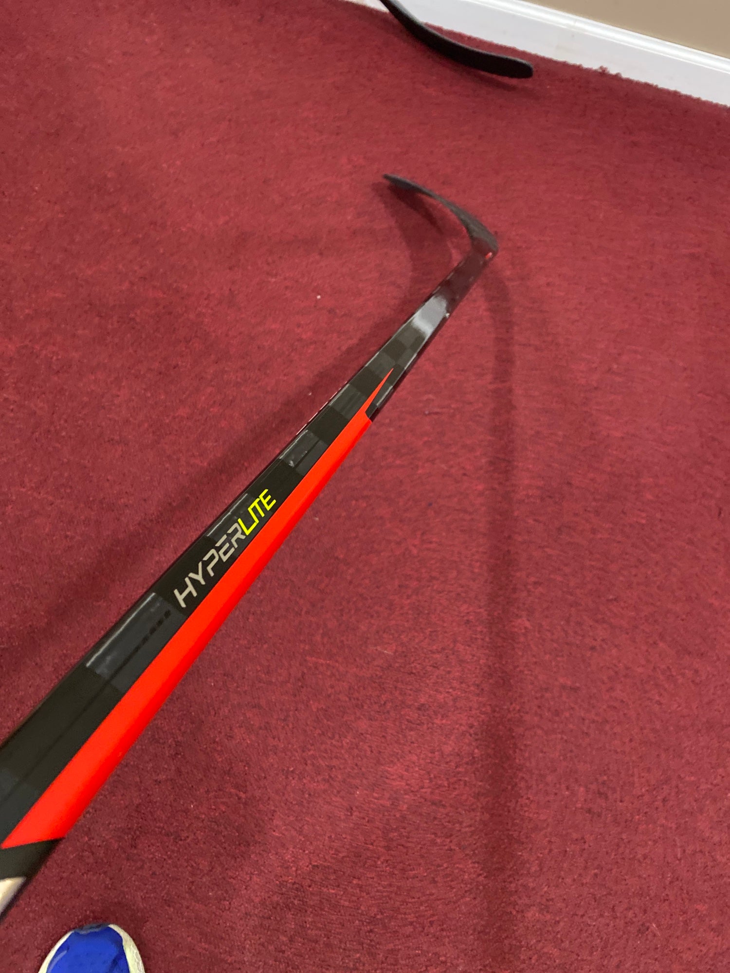 New Intermediate Easton Right Handed V9E Hockey Stick Mid Pattern |  SidelineSwap