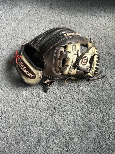 Used Infield 11.5" A2000 Baseball Glove